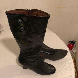 knee high boots, lined inside 71/2 black good condition like new